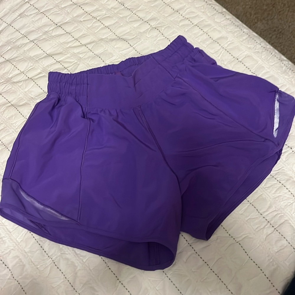 Lululemon hotty hot low rise shorts